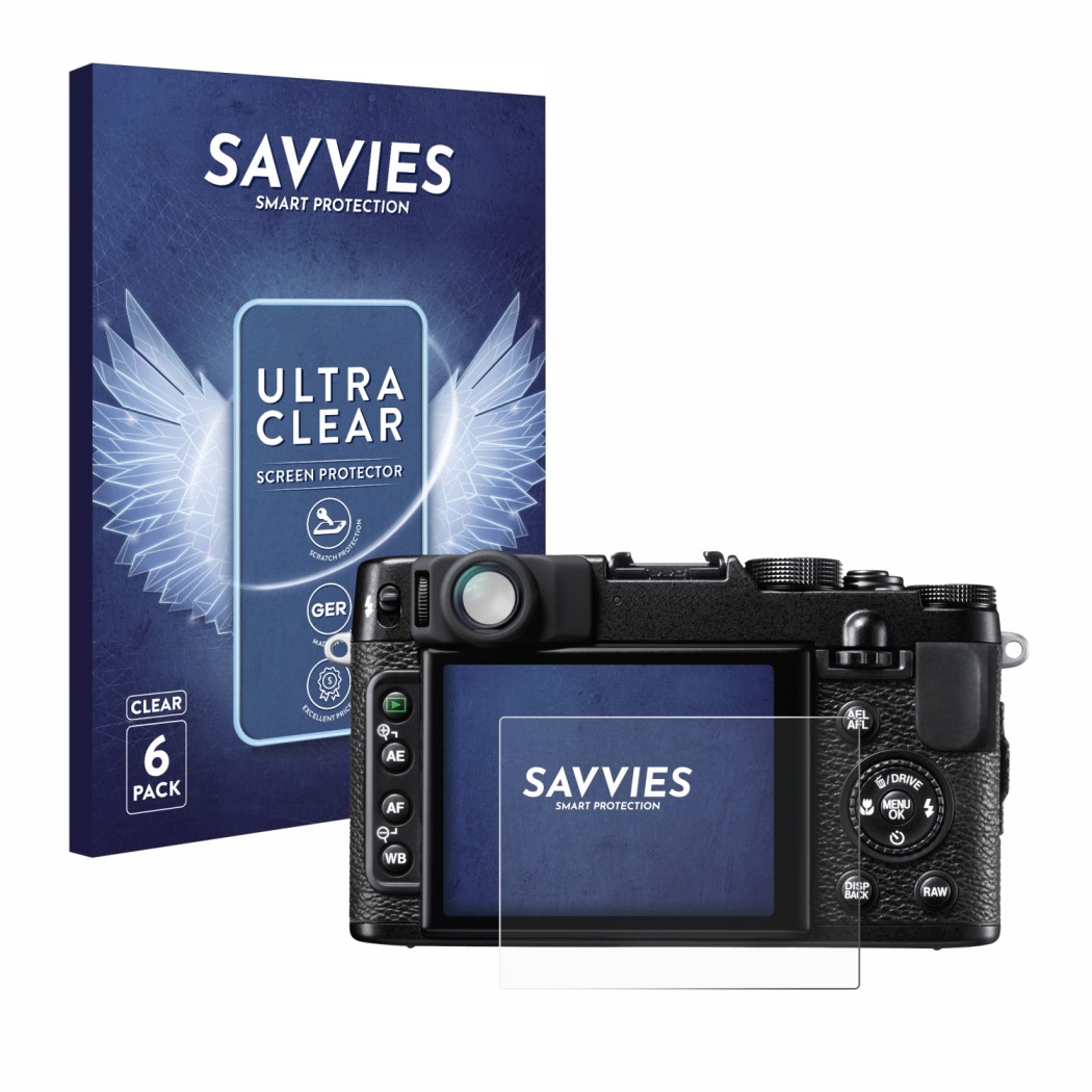 Parte frontal de un envase de producto con el logotipo de la marca Savvies. Al lado se muestra el dispositivo Fujifilm FinePix