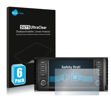 Parte frontal de un envase de producto con el logotipo de la marca Savvies. Al lado se muestra el dispositivo Seat Ateca 2016 