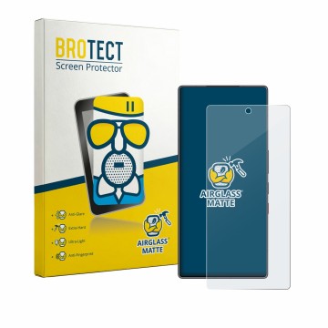 Face avant d’un emballage produit avec le logo de la marque BROTECT. À côté, l’appareil ZTE Nubia Red Magic 11S Pro Plus est r
