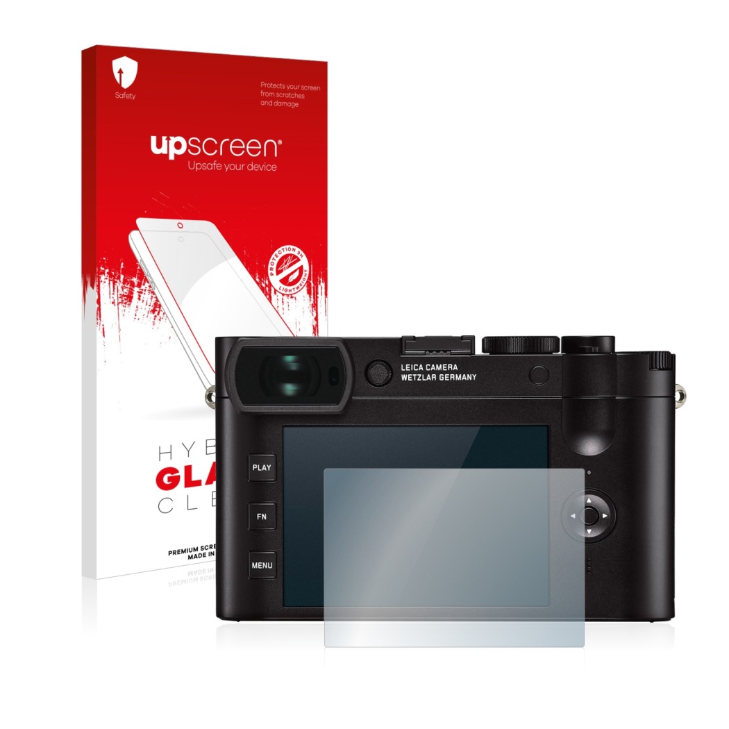 Face avant d’un emballage produit avec le logo de la marque upscreen. À côté, l’appareil Leica Q2 est représenté avec la prote